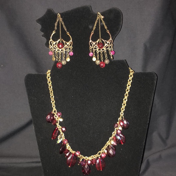 Matching Ruby and Gold necklace and dangling clip on earring set - Picture 4 of 5